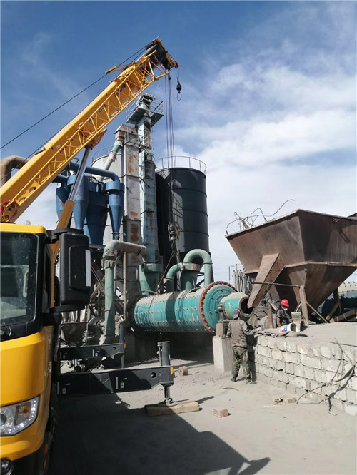 宁乡市设备搬运等各类工程项目中，吊车起着关键作用