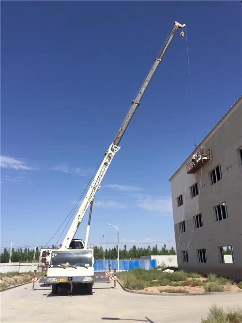 宁乡市“轻装强干”—— 吊车的 “轻量化臂架” 技术